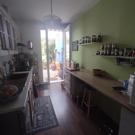 Dans Maison De *